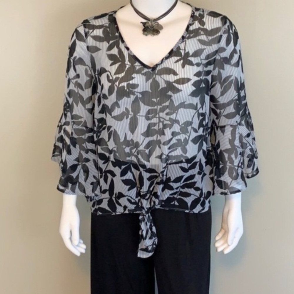 LAST 1 💥 Gorgeous Leaf & Pinstripe Blouse BRAND NEW (2X but Runs Small) - Picture 2 of 7